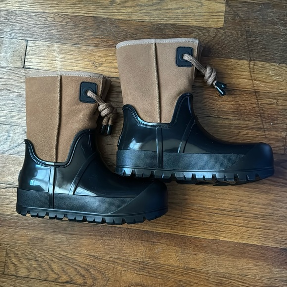 Ugg Raincloud Waterproof Boots - Picture 6 of 11